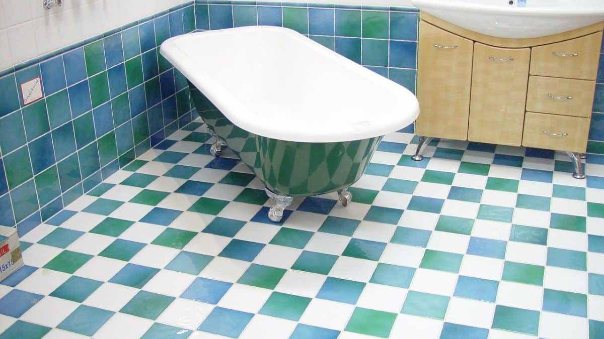 Repeindre un carrelage de salle de bain