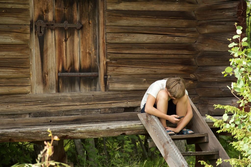 avantages d’une cabane en bois pour enfant