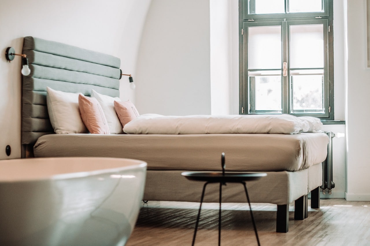 Matériaux courants pour les pieds de lit
