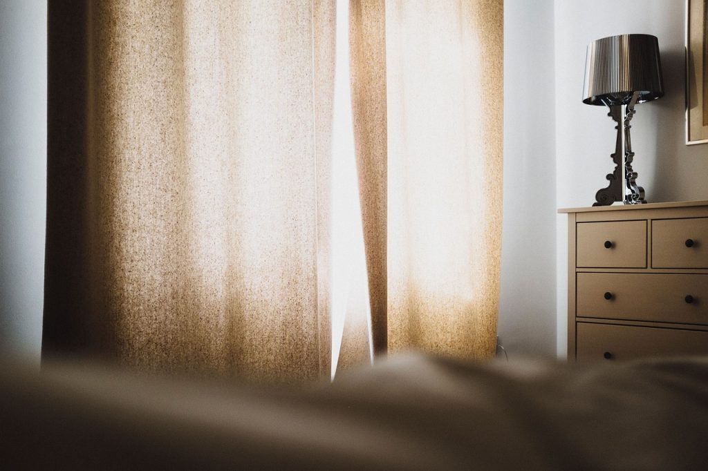 Pourquoi installer un rideau tamisant chez soi