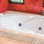 Comment réussir le choix du tablier de baignoire d’angle