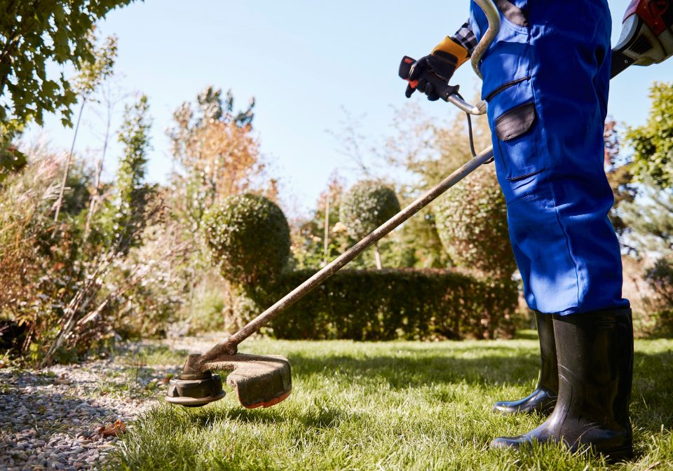 Préparer votre débroussailleuse pour les gros travaux estivaux