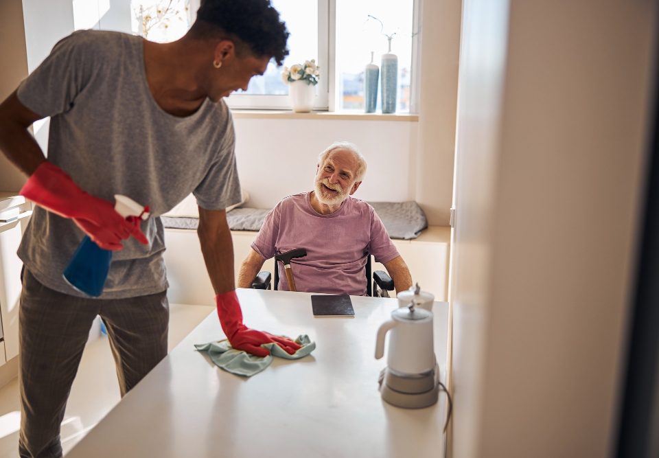Choisir une coopérative de services à la personne pour les ménages