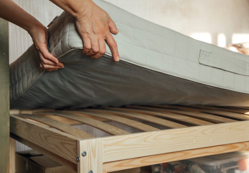 Les avantages des sommiers à lattes pour un sommeil de qualité