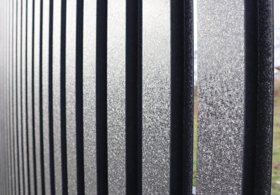 Les avantages d'un brise-vue en lame composite pour le jardin