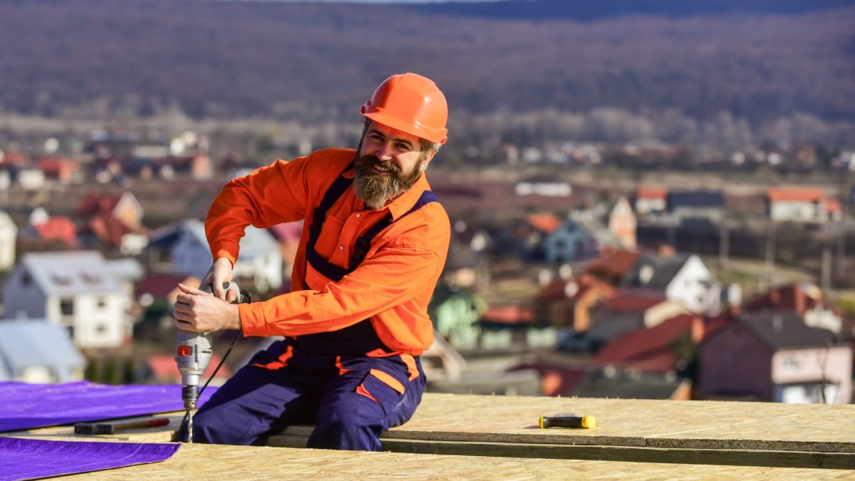 Comment assurer l’étanchéité durable d’une toiture face aux intempéries