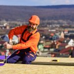 Comment assurer l’étanchéité durable d’une toiture face aux intempéries