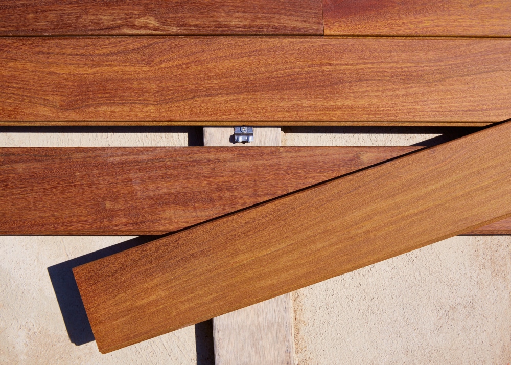 Quelles sont les étapes clés pour réussir la pose d’un champlat ou couvre-joint