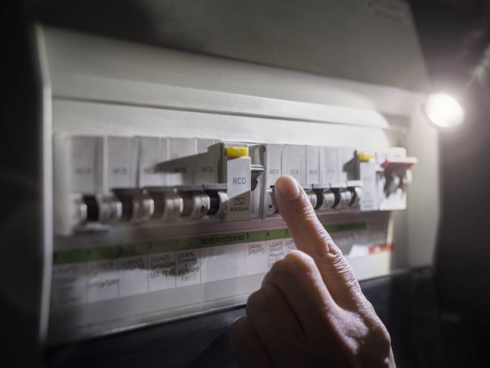 Diagnostiquez une panne électrique sans équipement coûteux