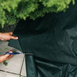 Quel géotextile choisir pour vraiment stopper les mauvaises herbes