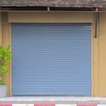 Volet roulant solaire pour porte d’entrée