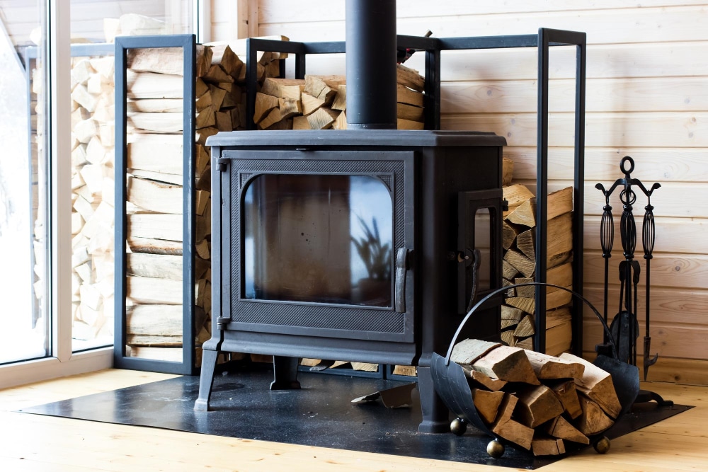 Comment inspecter et entretenir son poêle à bois après l'hiver