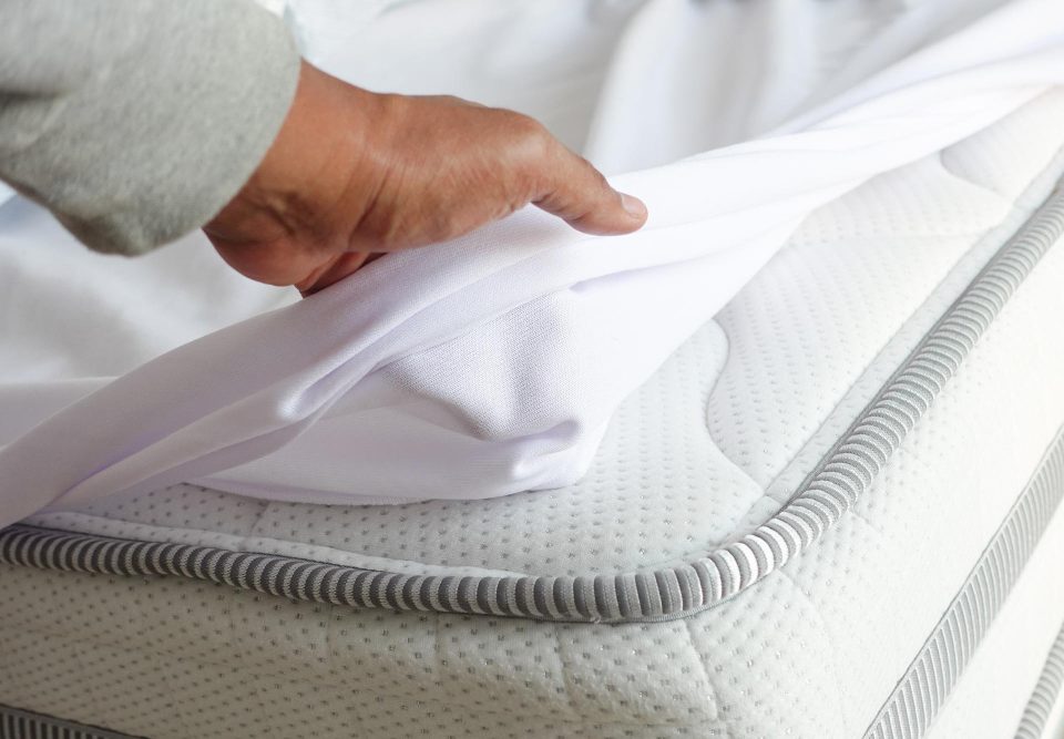 Comment protéger un matelas de l'humidité efficacement