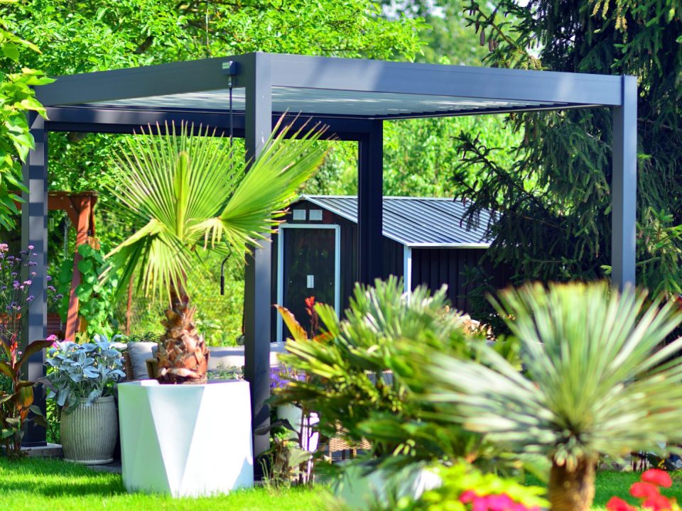 Quels sont les avantages d’opter pour une pergola bioclimatique rétractable