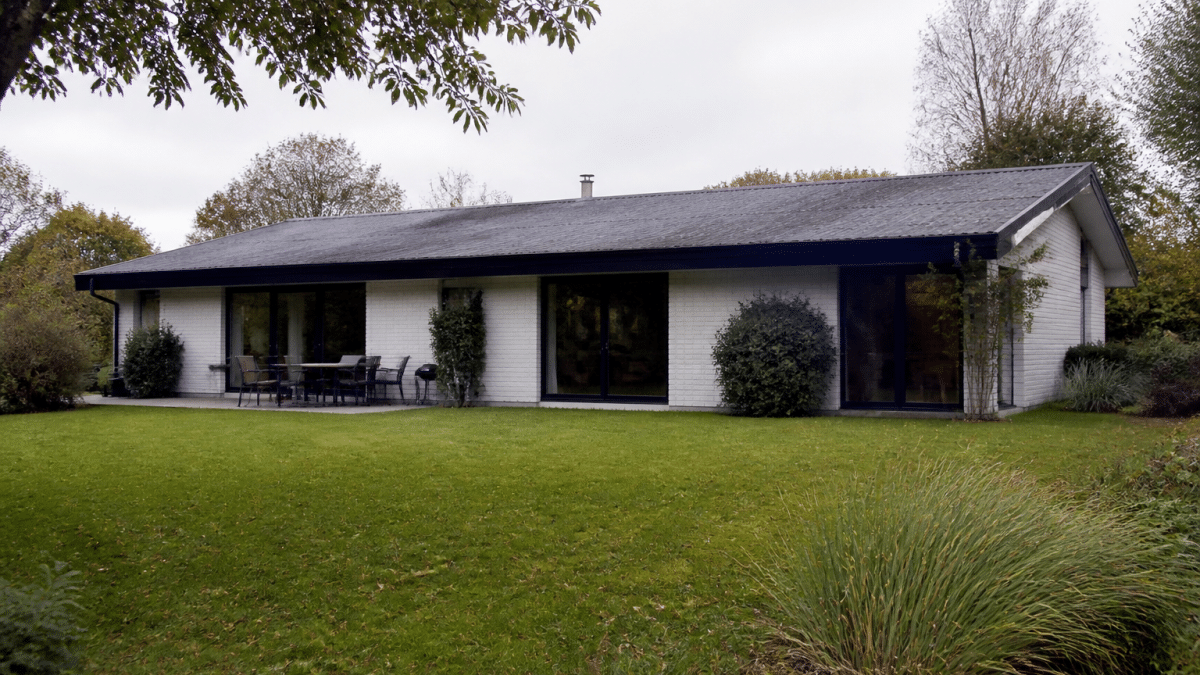 Etage unique maison compacte disposee horizontalement sur terrain plat
