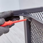 Comment démonter un grillage rigide sans l'abîmer
